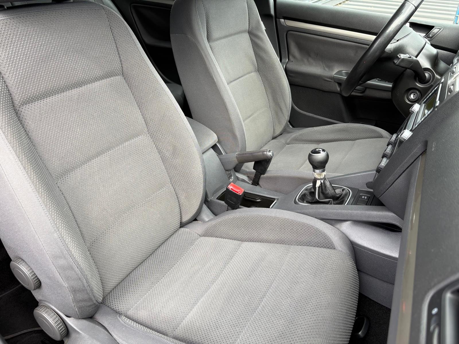 VOLKSWAGEN Golf 1.6 FSI CONFORTLINE 115