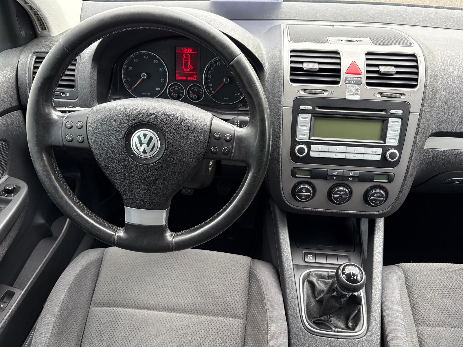 VOLKSWAGEN Golf 1.6 FSI CONFORTLINE 115
