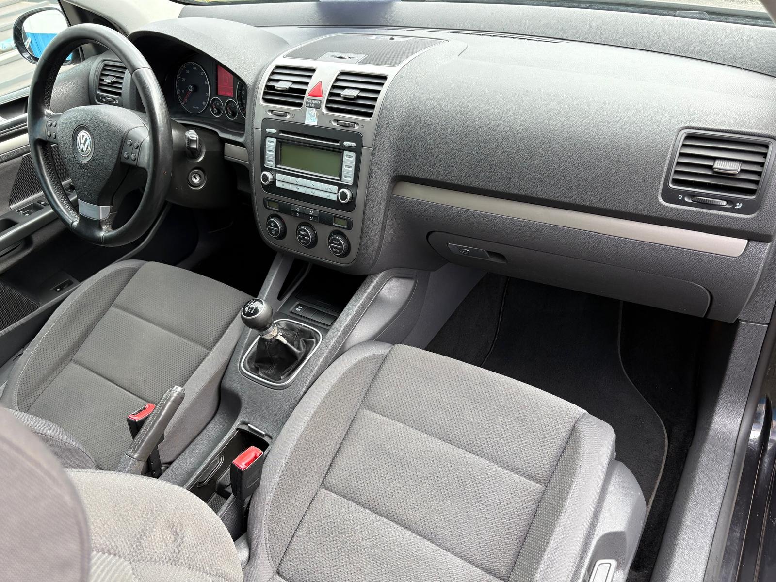 VOLKSWAGEN Golf 1.6 FSI CONFORTLINE 115