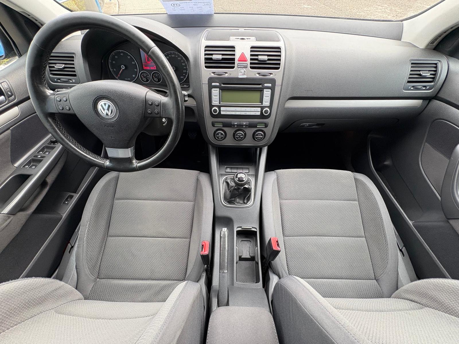 VOLKSWAGEN Golf 1.6 FSI CONFORTLINE 115
