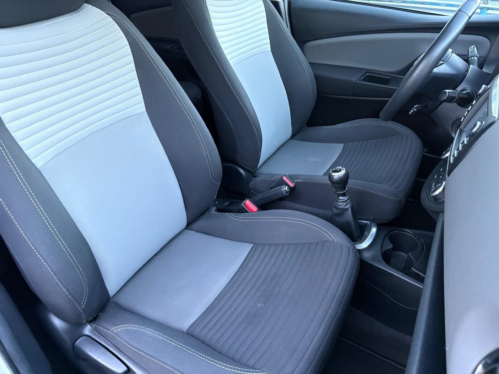 TOYOTA Yaris 1.5 Active 111 