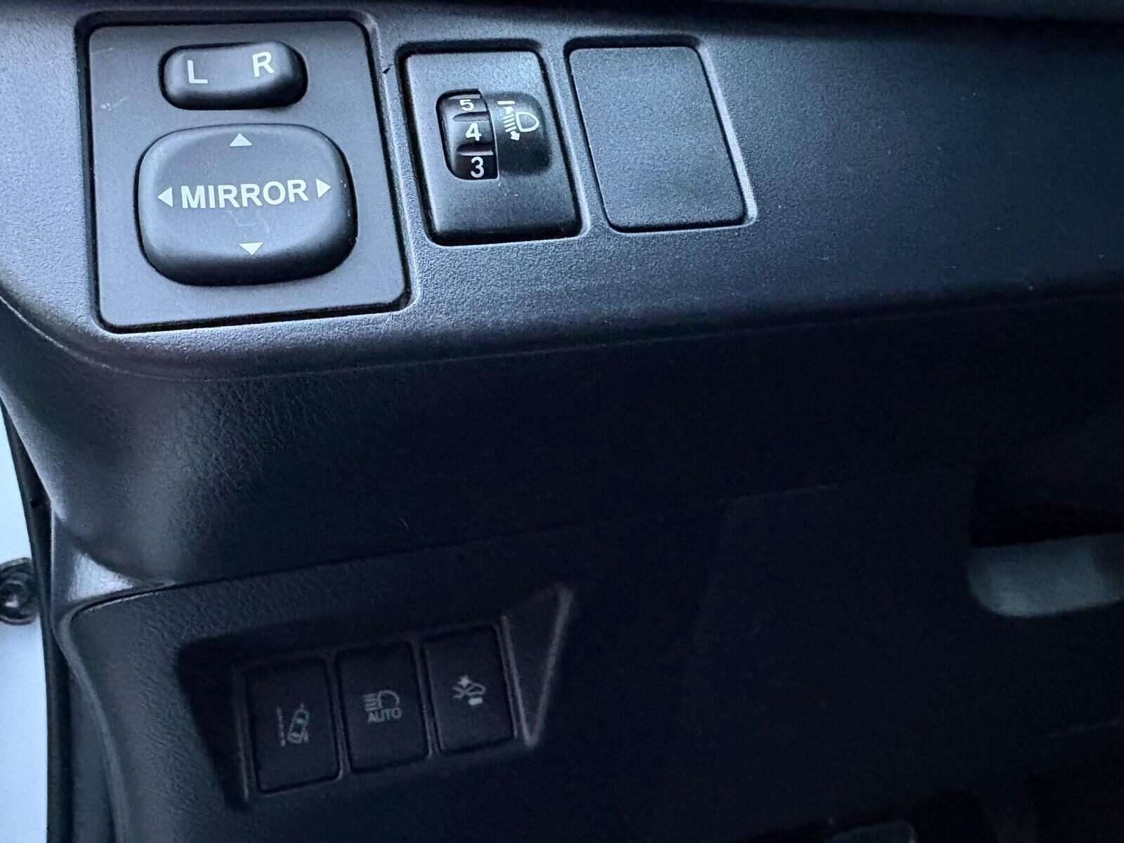 TOYOTA Yaris 1.5 Active 111 