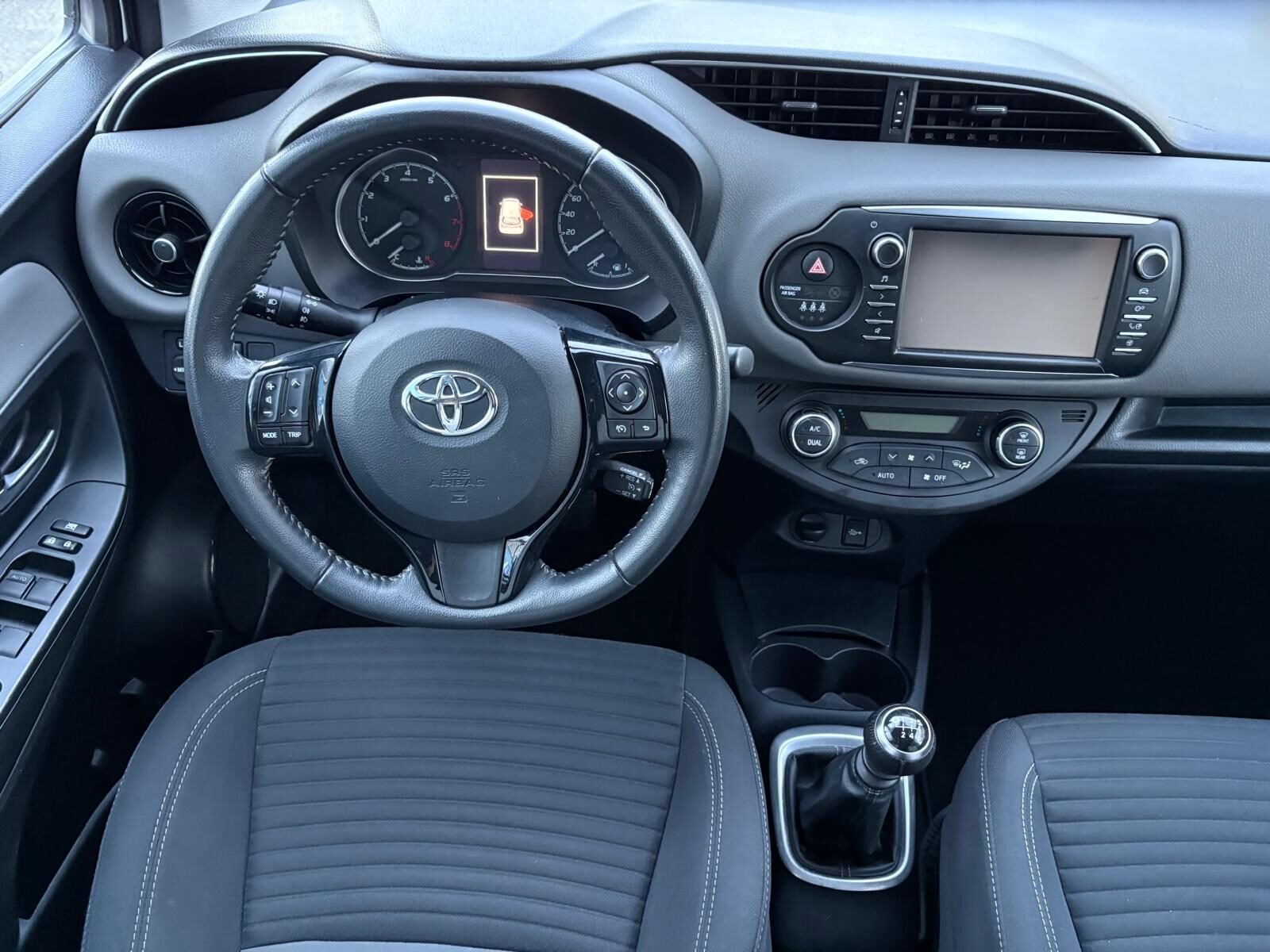 TOYOTA Yaris 1.5 Active 111 