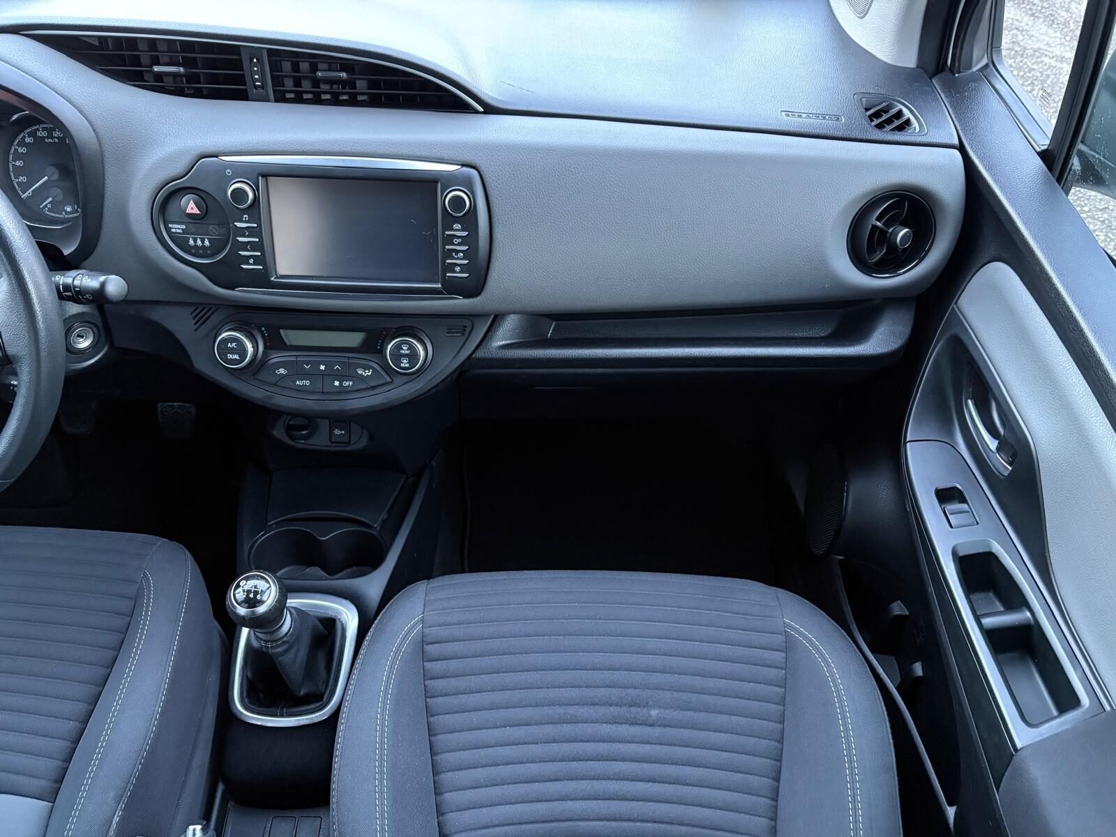 TOYOTA Yaris 1.5 Active 111 