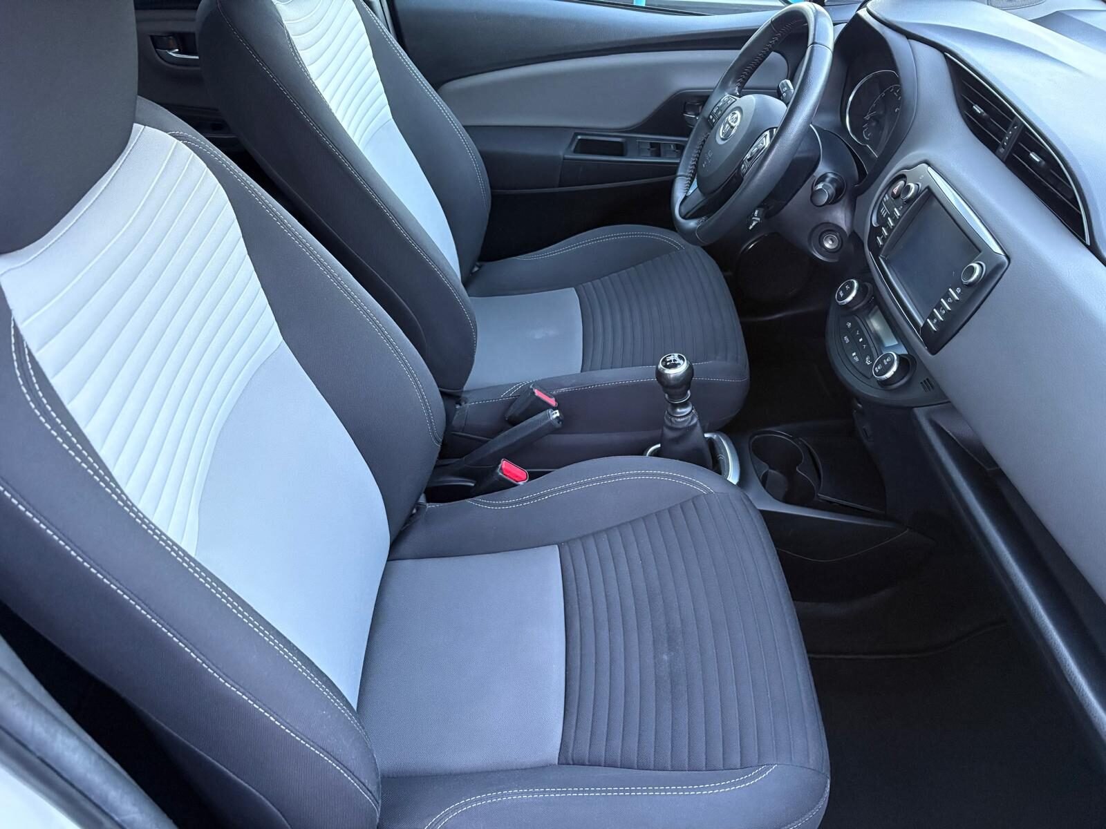 TOYOTA Yaris 1.5 Active 111 