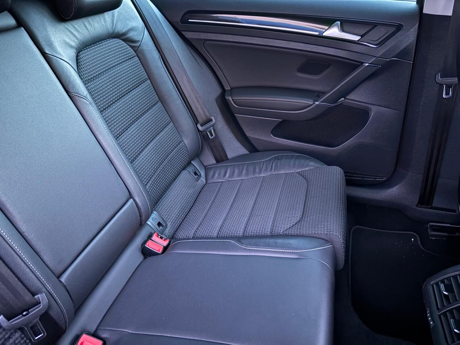 VOLKSWAGEN Golf 1.6 TDI Sport DSG R-Line 110