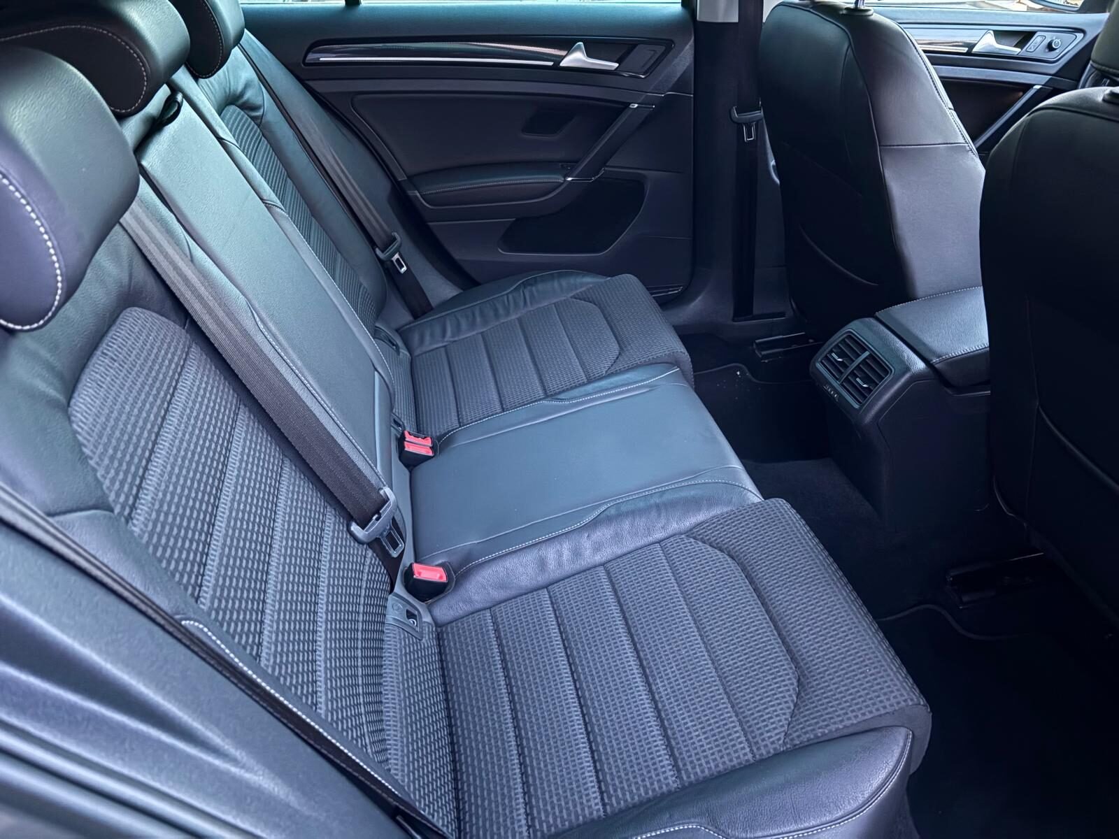 VOLKSWAGEN Golf 1.6 TDI Sport DSG R-Line 110