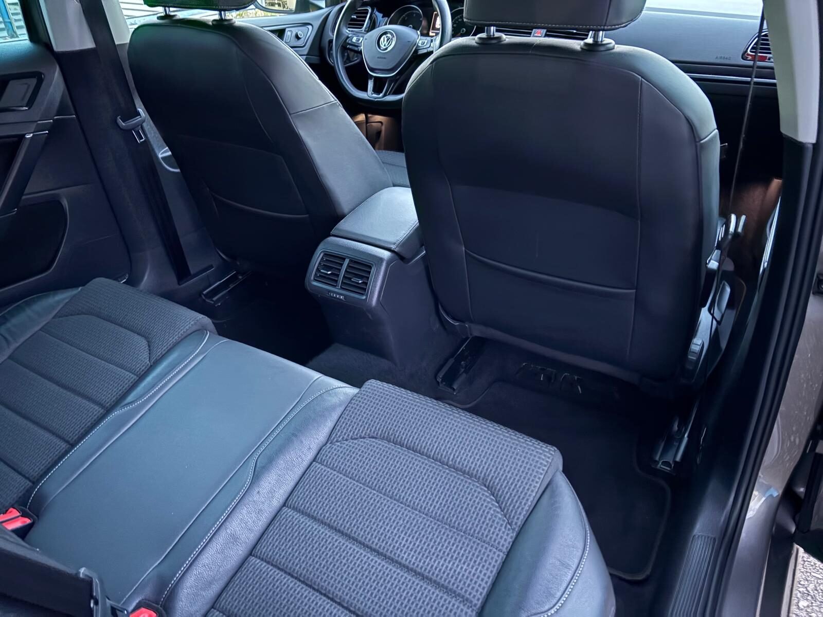 VOLKSWAGEN Golf 1.6 TDI Sport DSG R-Line 110