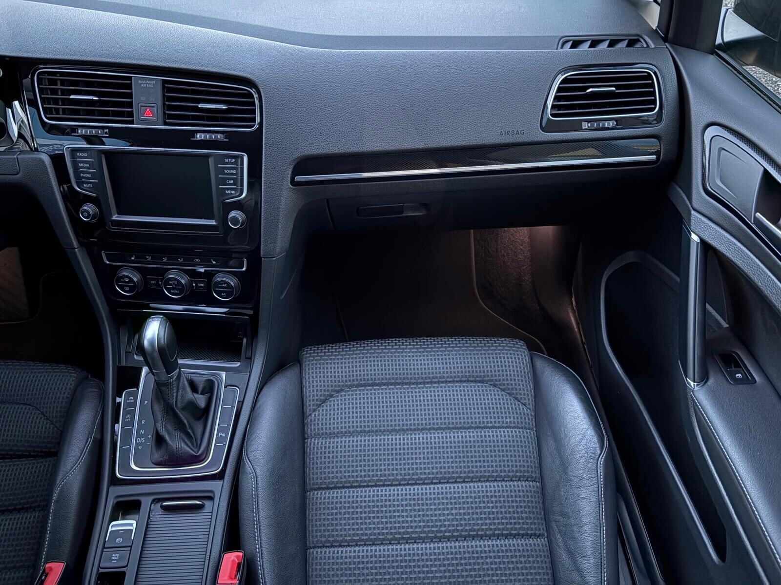 VOLKSWAGEN Golf 1.6 TDI Sport DSG R-Line 110