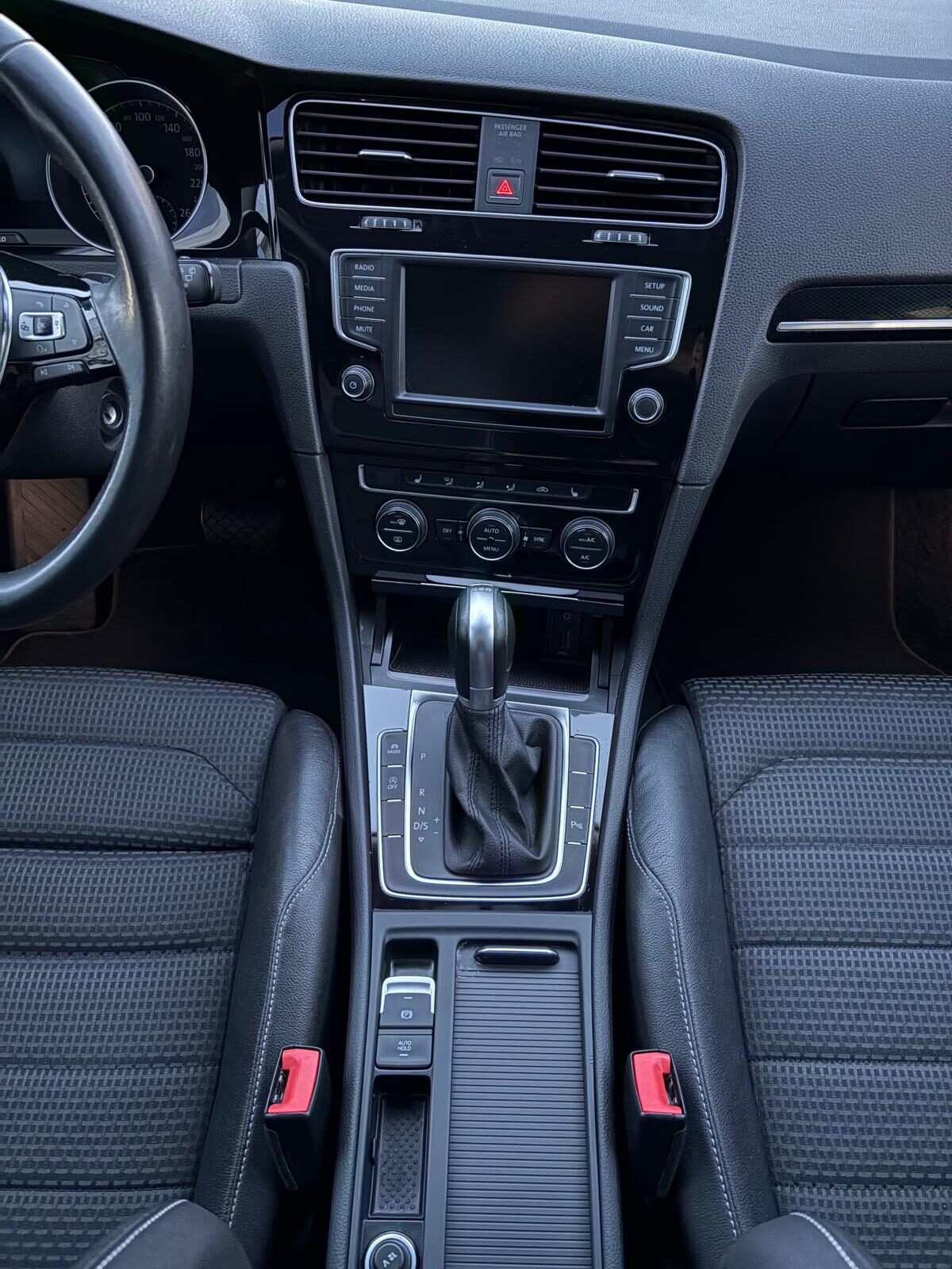 VOLKSWAGEN Golf 1.6 TDI Sport DSG R-Line 110