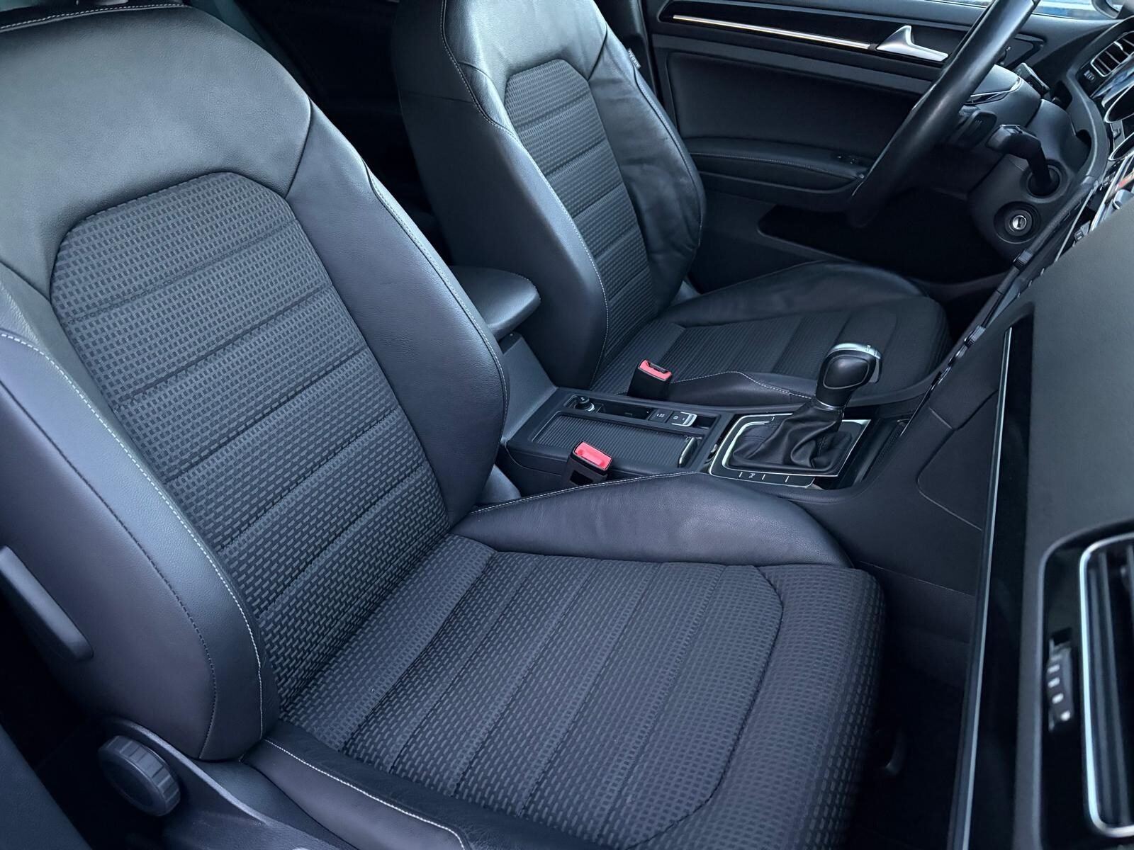 VOLKSWAGEN Golf 1.6 TDI Sport DSG R-Line 110