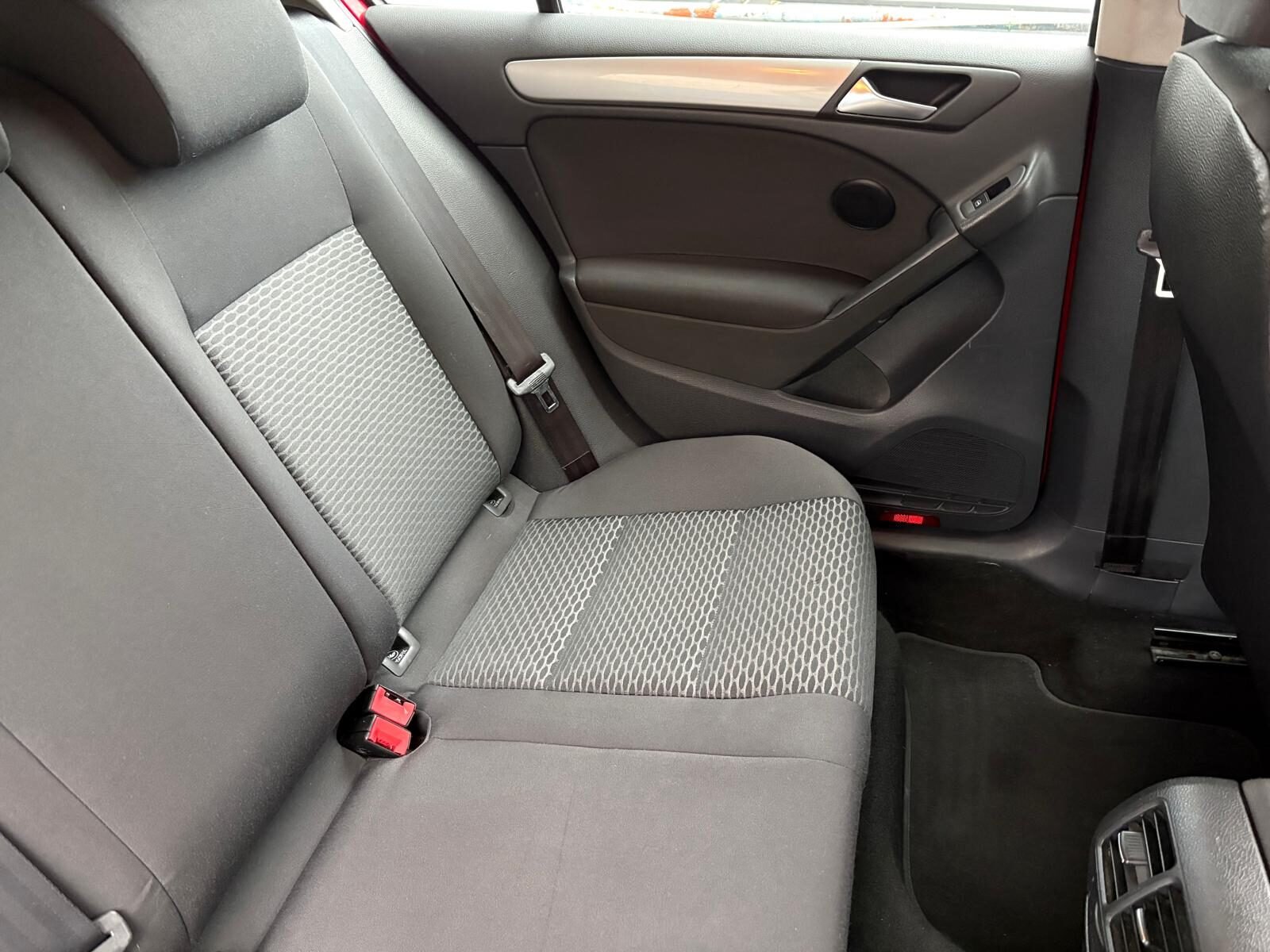 VOLKSWAGEN Golf 1.6 TDI BlueMotion Trend 105