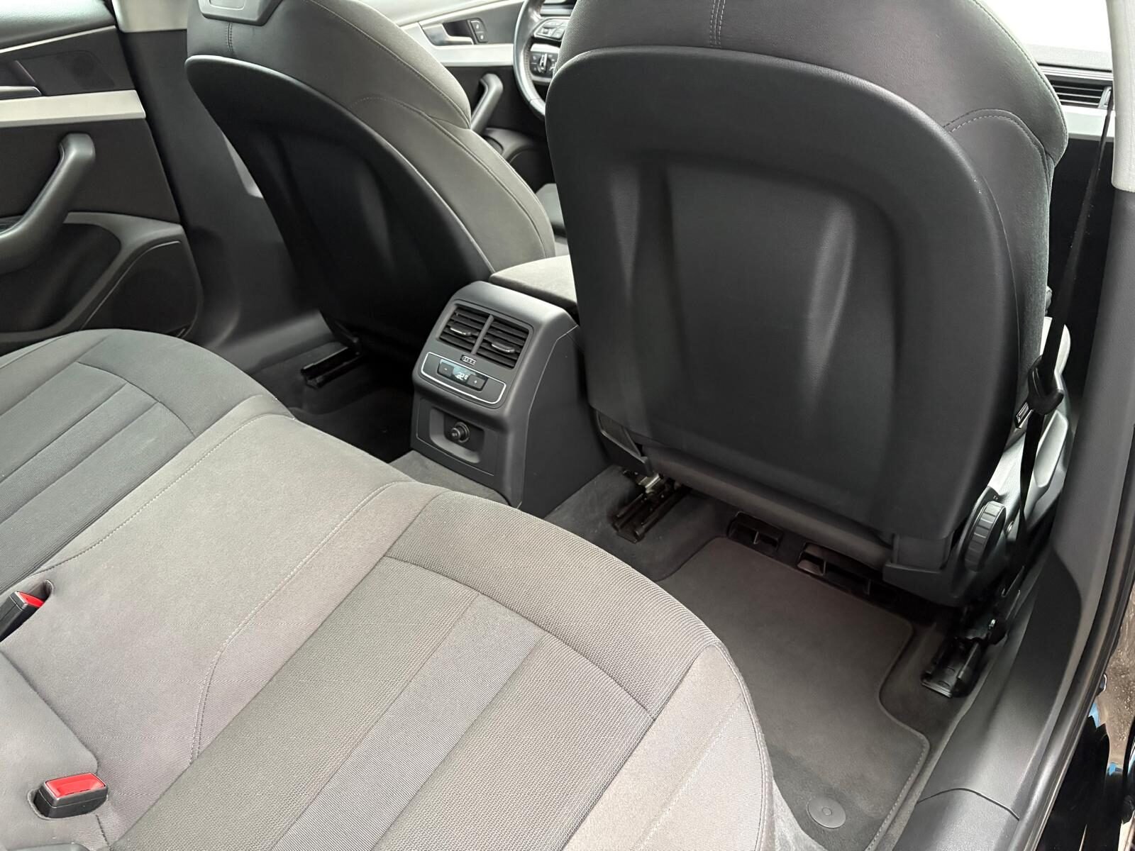 AUDI A4 2.0 TDI Sport S-Line Edition 150