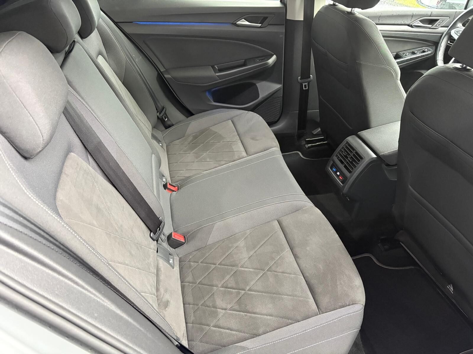 VOLKSWAGEN Golf 1.5 e-TSI Style DSG 150