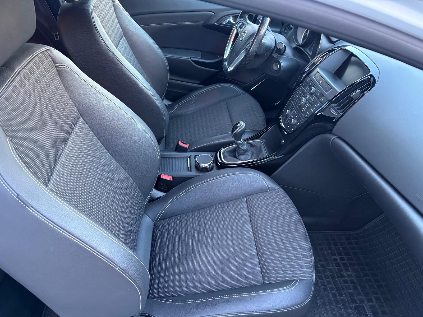 OPEL Astra GTC 1.6 T Sportive 200