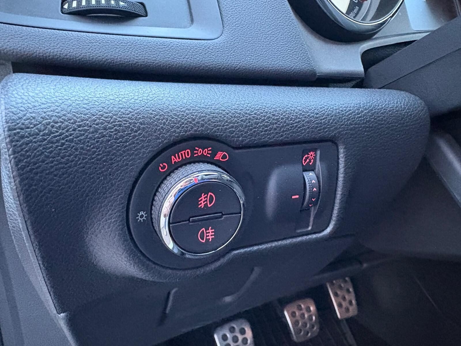 OPEL Astra GTC 1.6 T Sportive 200