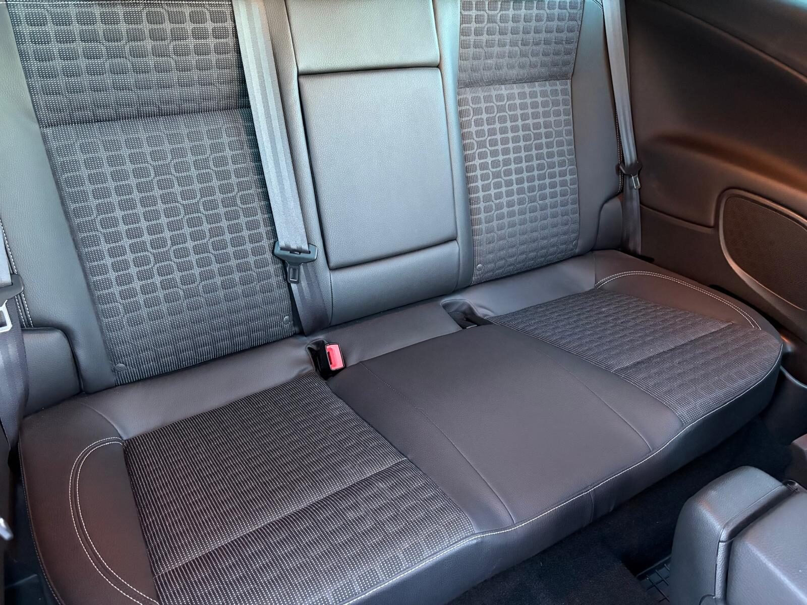 OPEL Astra GTC 1.6 T Sportive 200