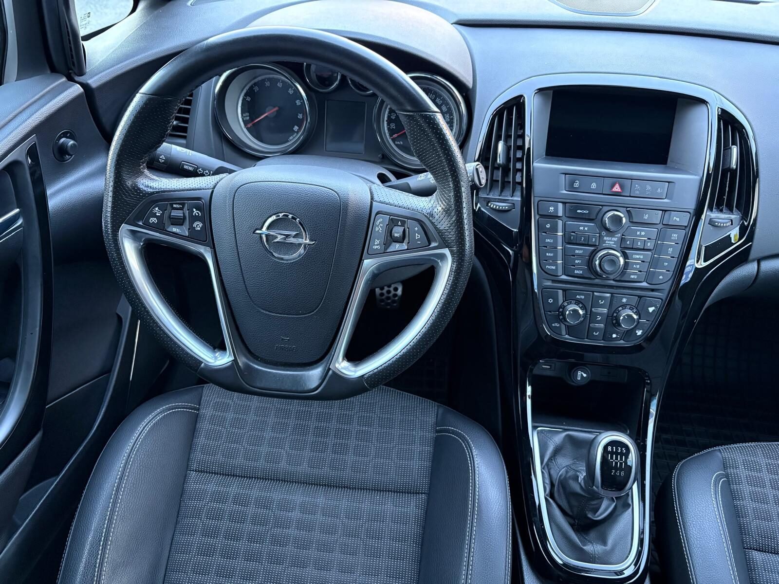 OPEL Astra GTC 1.6 T Sportive 200
