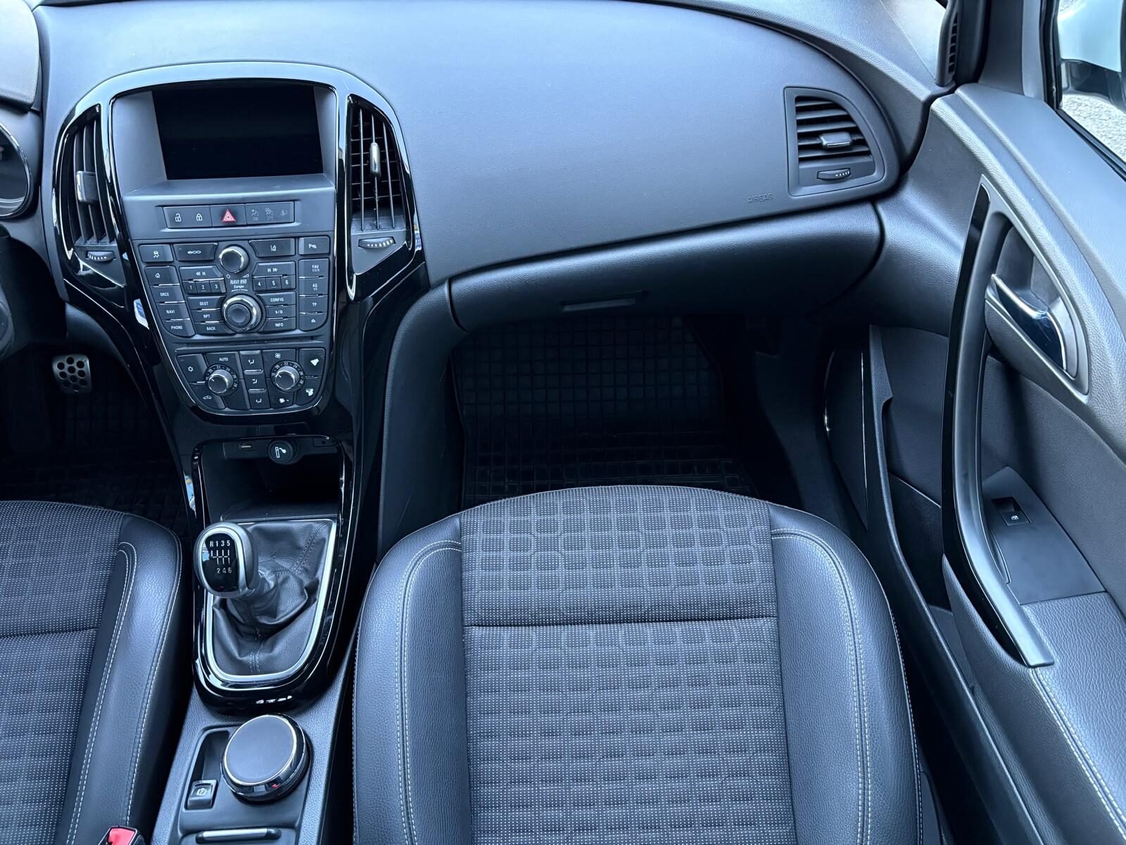 OPEL Astra GTC 1.6 T Sportive 200