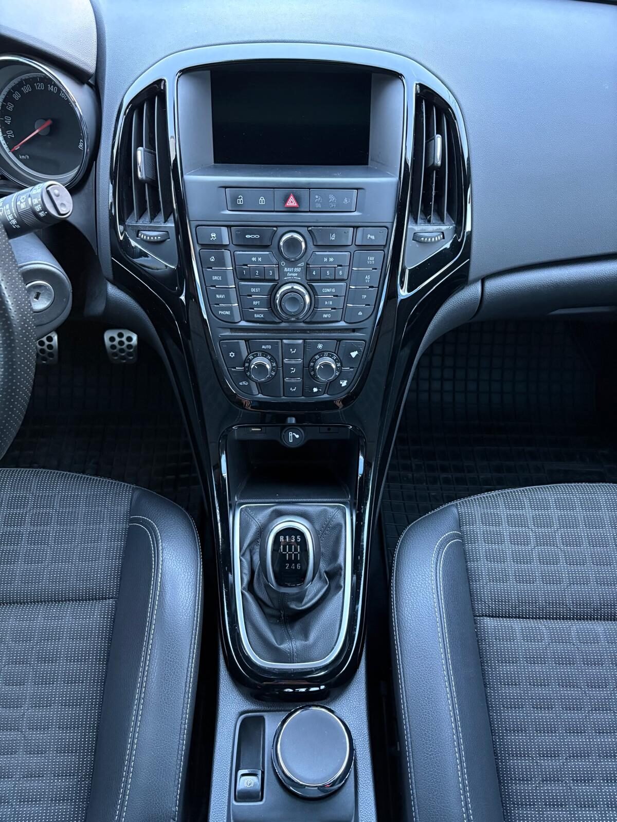 OPEL Astra GTC 1.6 T Sportive 200