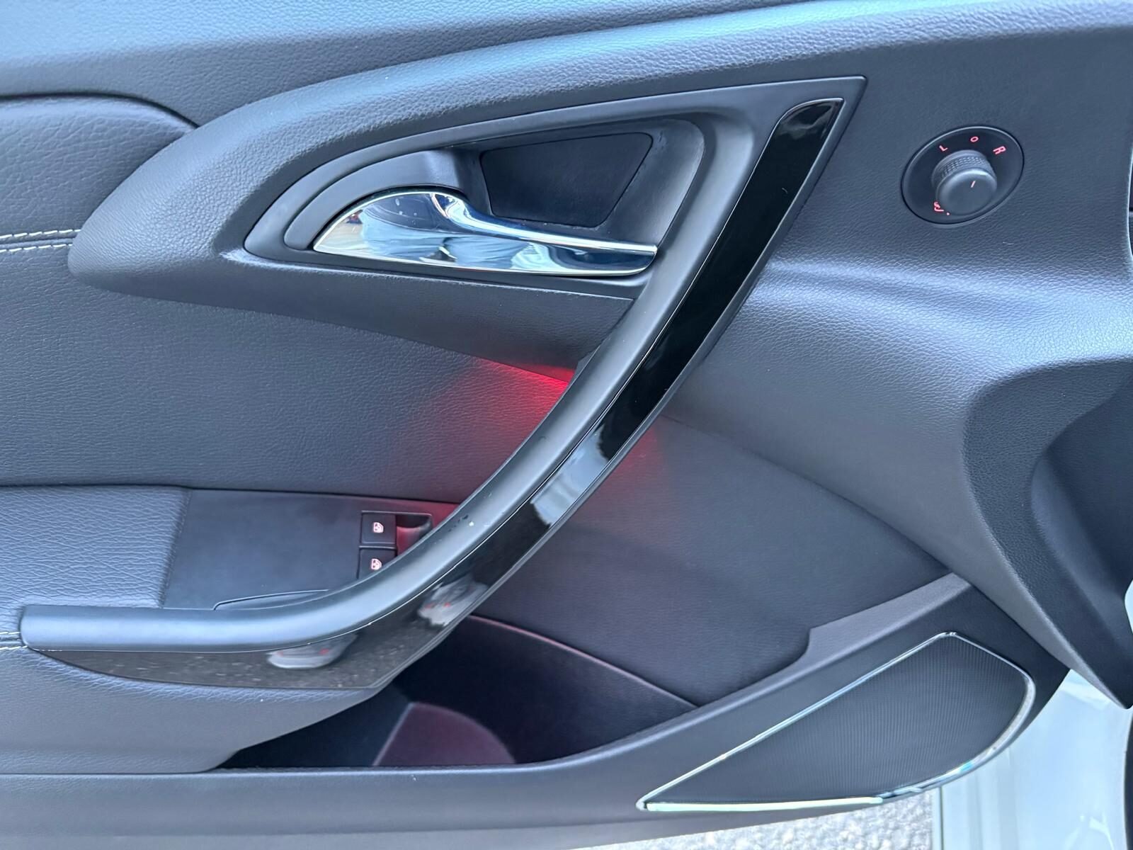 OPEL Astra GTC 1.6 T Sportive 200