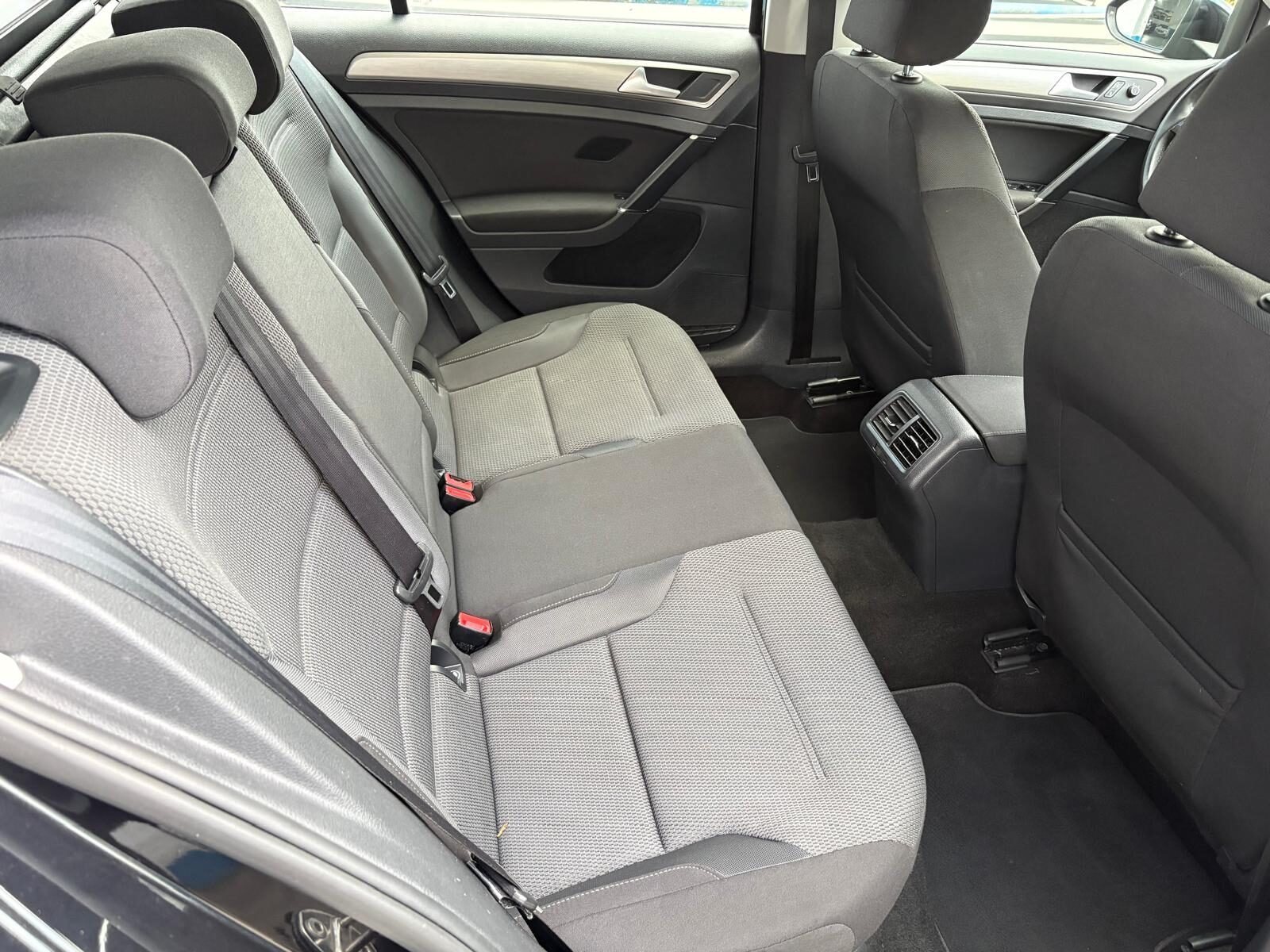 VOLKSWAGEN Golf Variant 1.6 TDI BMT Advance 105