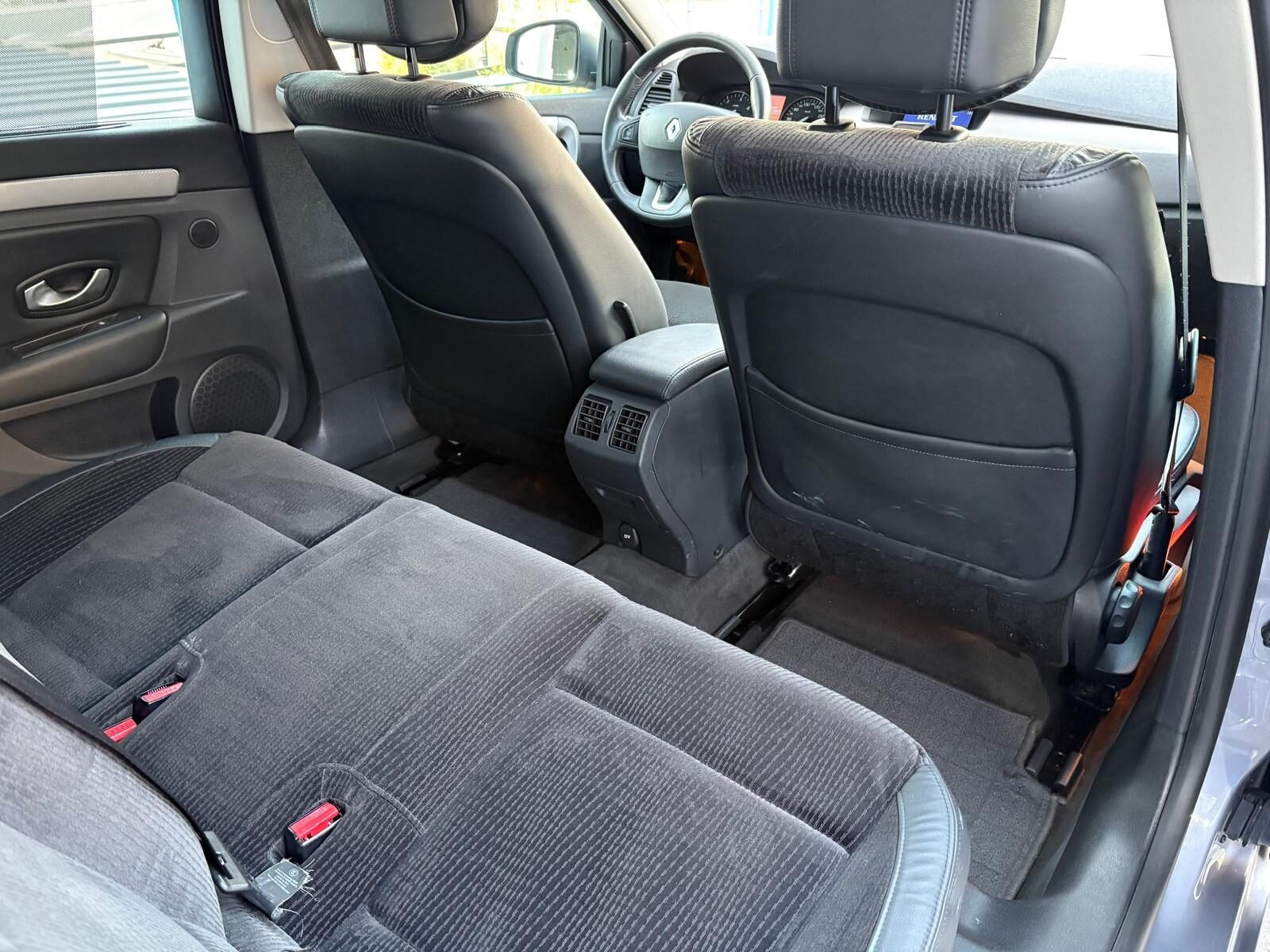 RENAULT Laguna 2.0 dCi Privilege 130