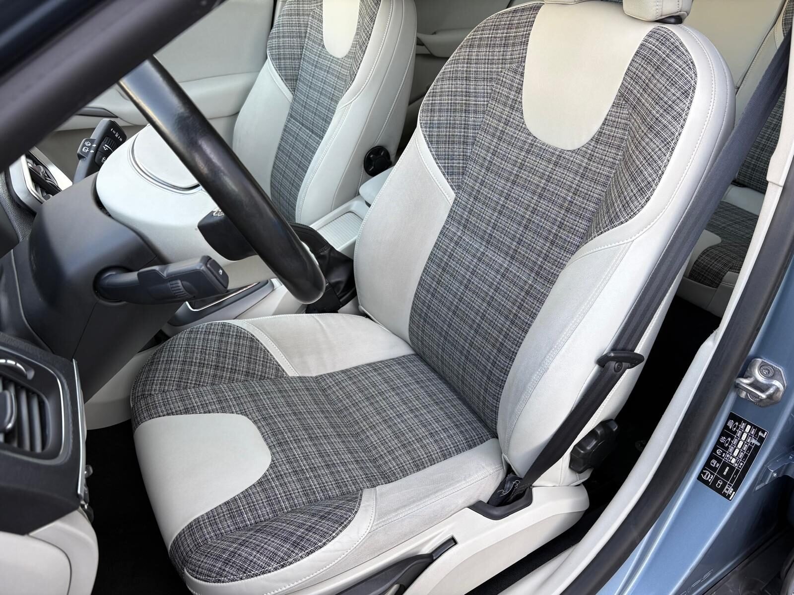 VOLVO V40 2.0 Cross Country D2 Momentum AUT. 120