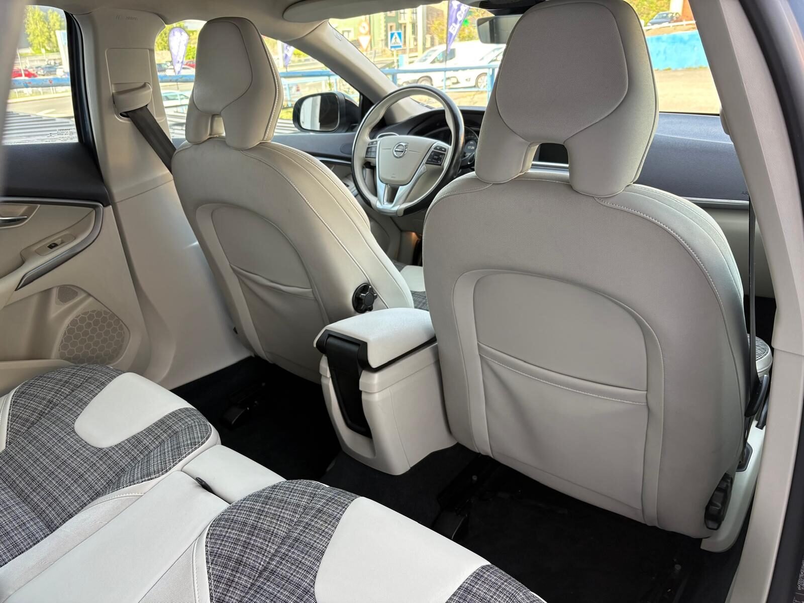 VOLVO V40 2.0 Cross Country D2 Momentum AUT. 120