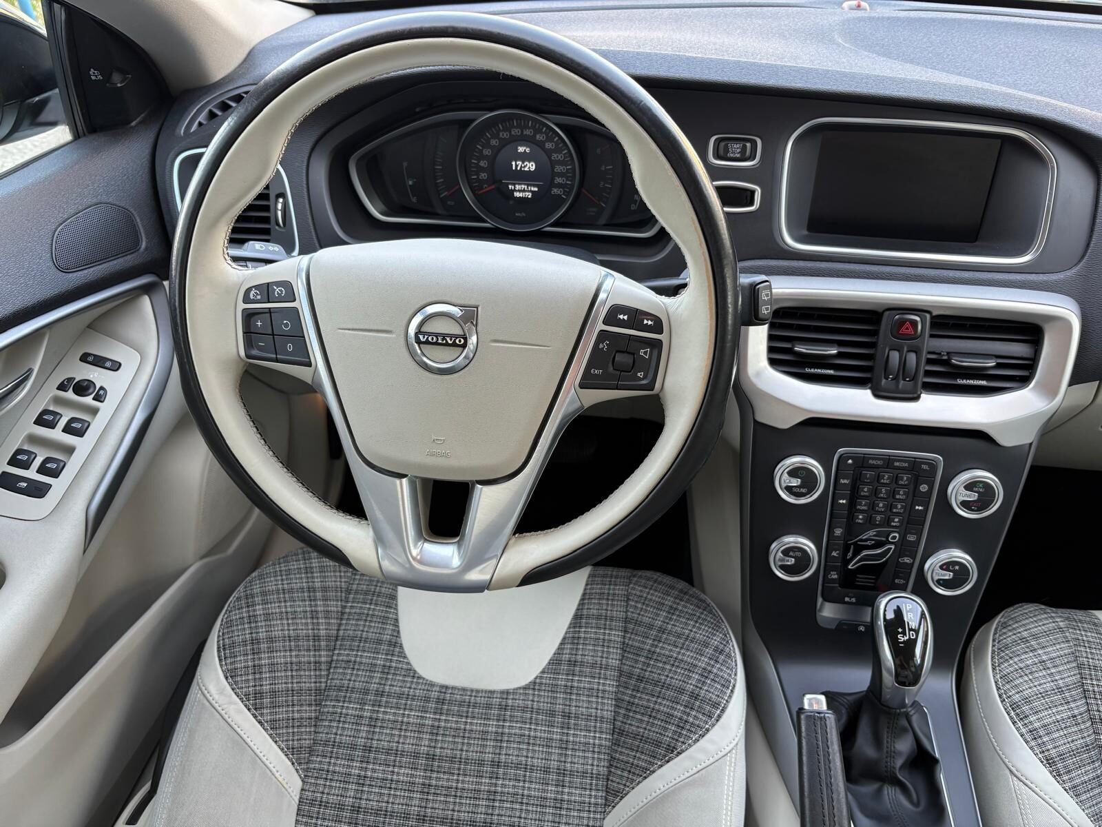VOLVO V40 2.0 Cross Country D2 Momentum AUT. 120