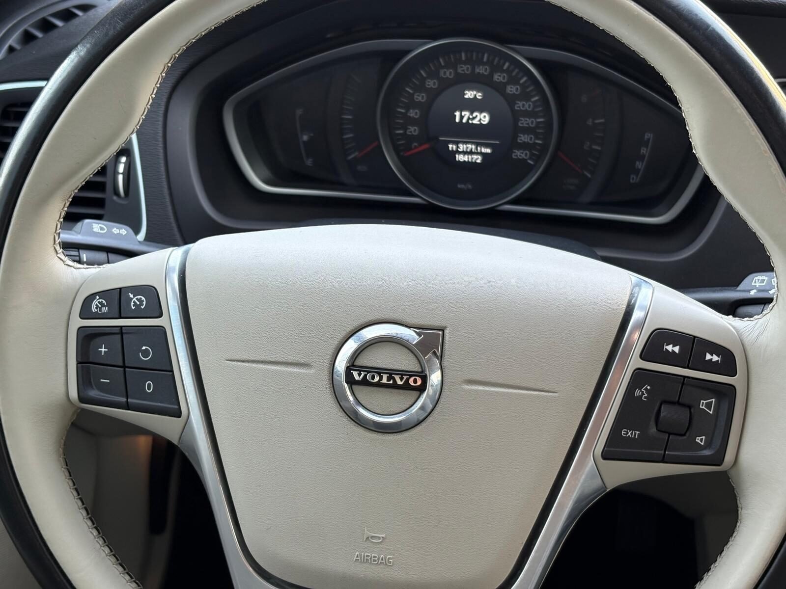 VOLVO V40 2.0 Cross Country D2 Momentum AUT. 120