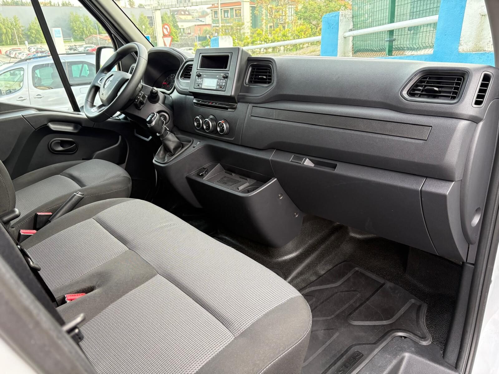 RENAULT Master Furgon 2.3 dCi L1H2 135