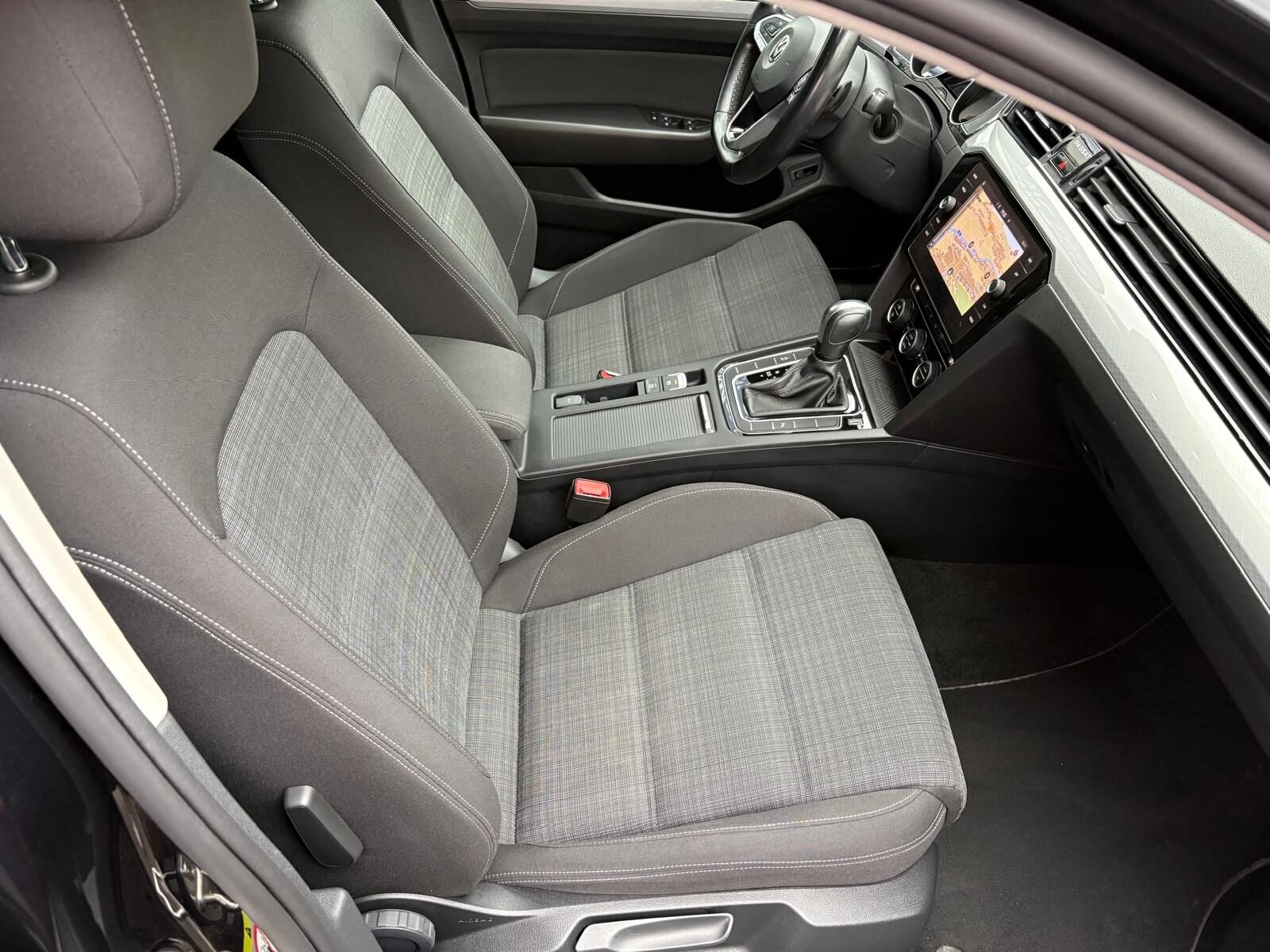 VOLKSWAGEN Passat 1.6 TDI Executive DSG7 120