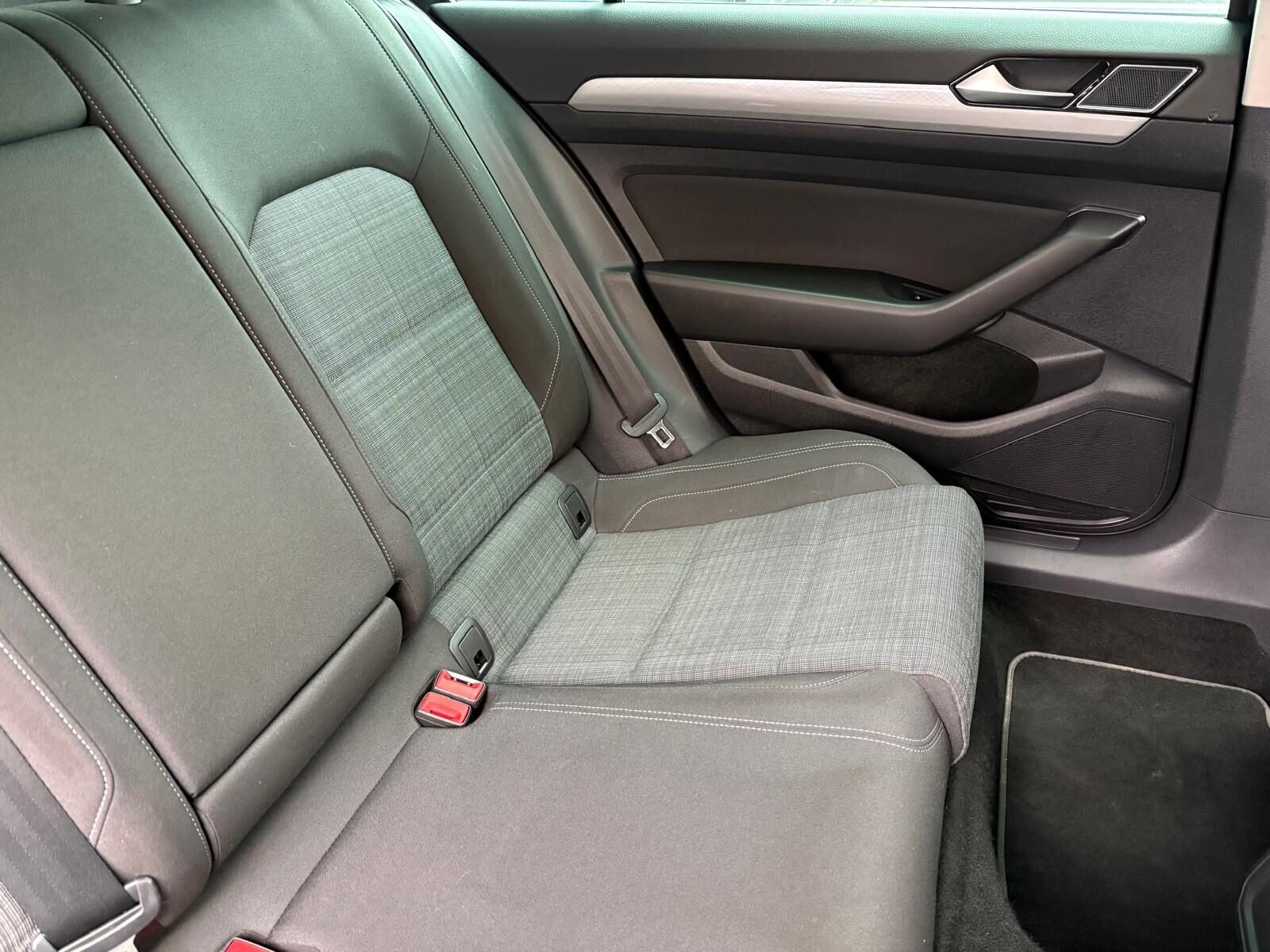 VOLKSWAGEN Passat 1.6 TDI Executive DSG7 120