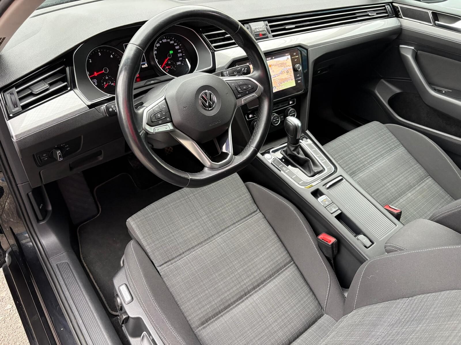VOLKSWAGEN Passat 1.6 TDI Executive DSG7 120