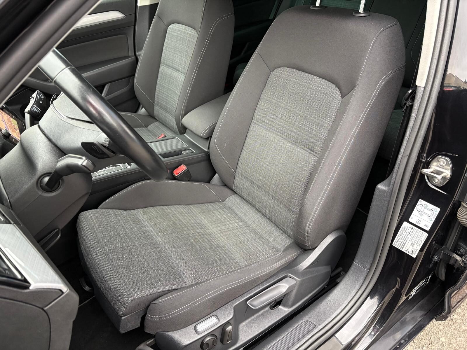 VOLKSWAGEN Passat 1.6 TDI Executive DSG7 120