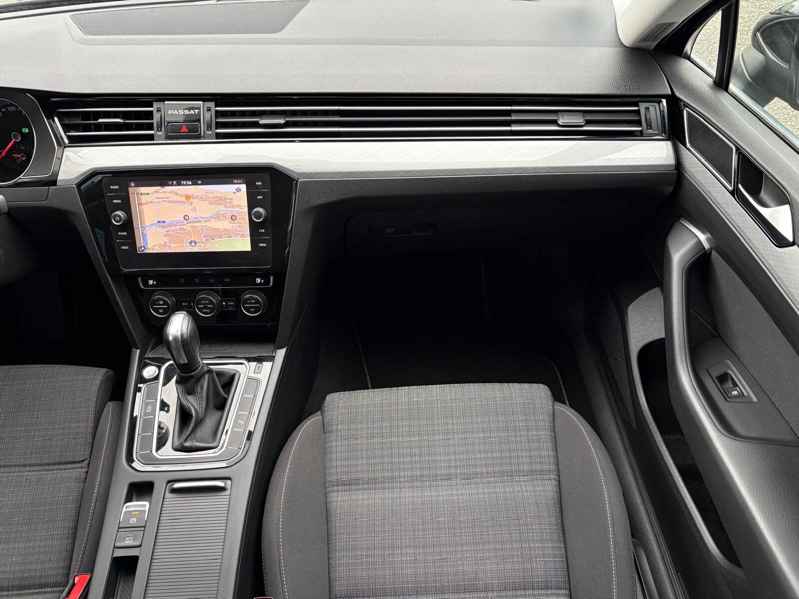 VOLKSWAGEN Passat 1.6 TDI Executive DSG7 120