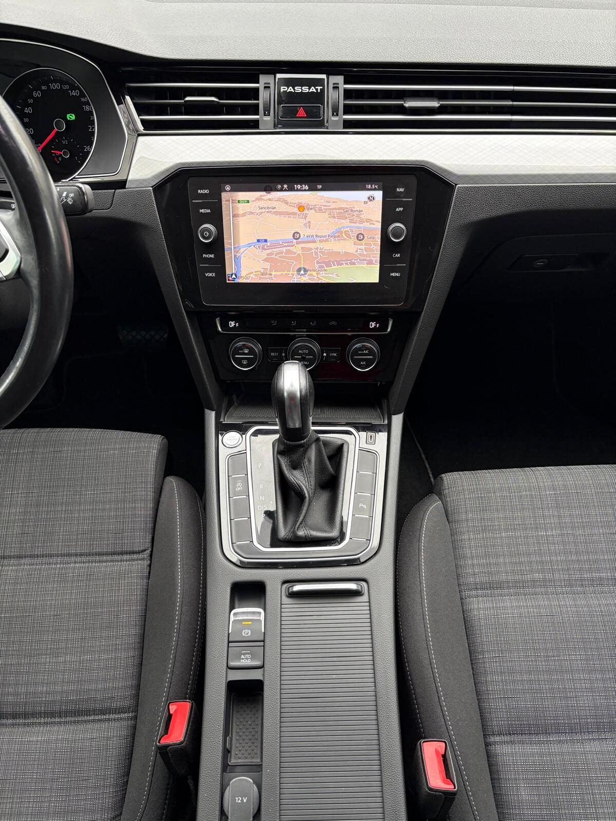 VOLKSWAGEN Passat 1.6 TDI Executive DSG7 120