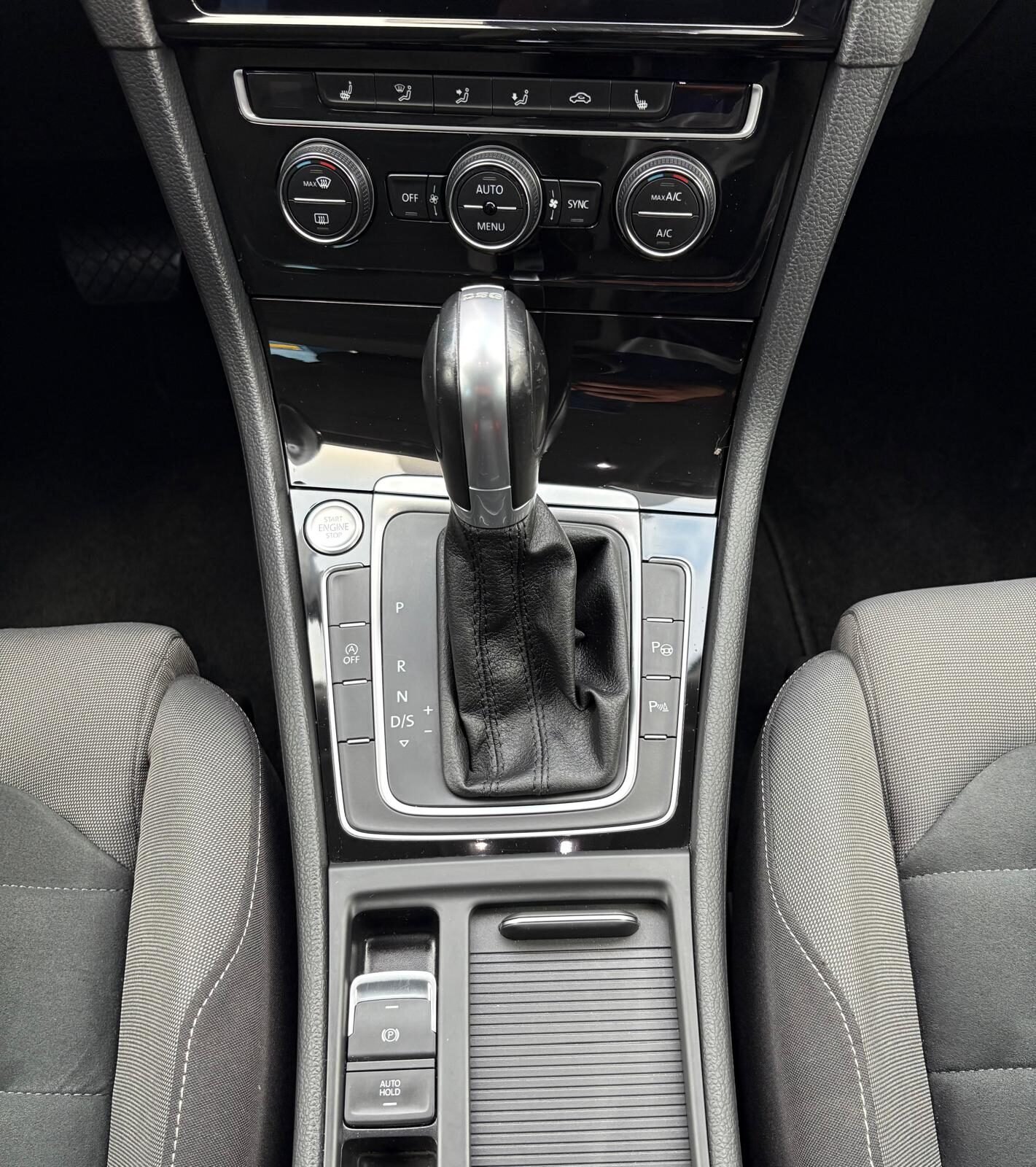 VOLKSWAGEN Golf 2.0 TDI Advance DSG 150