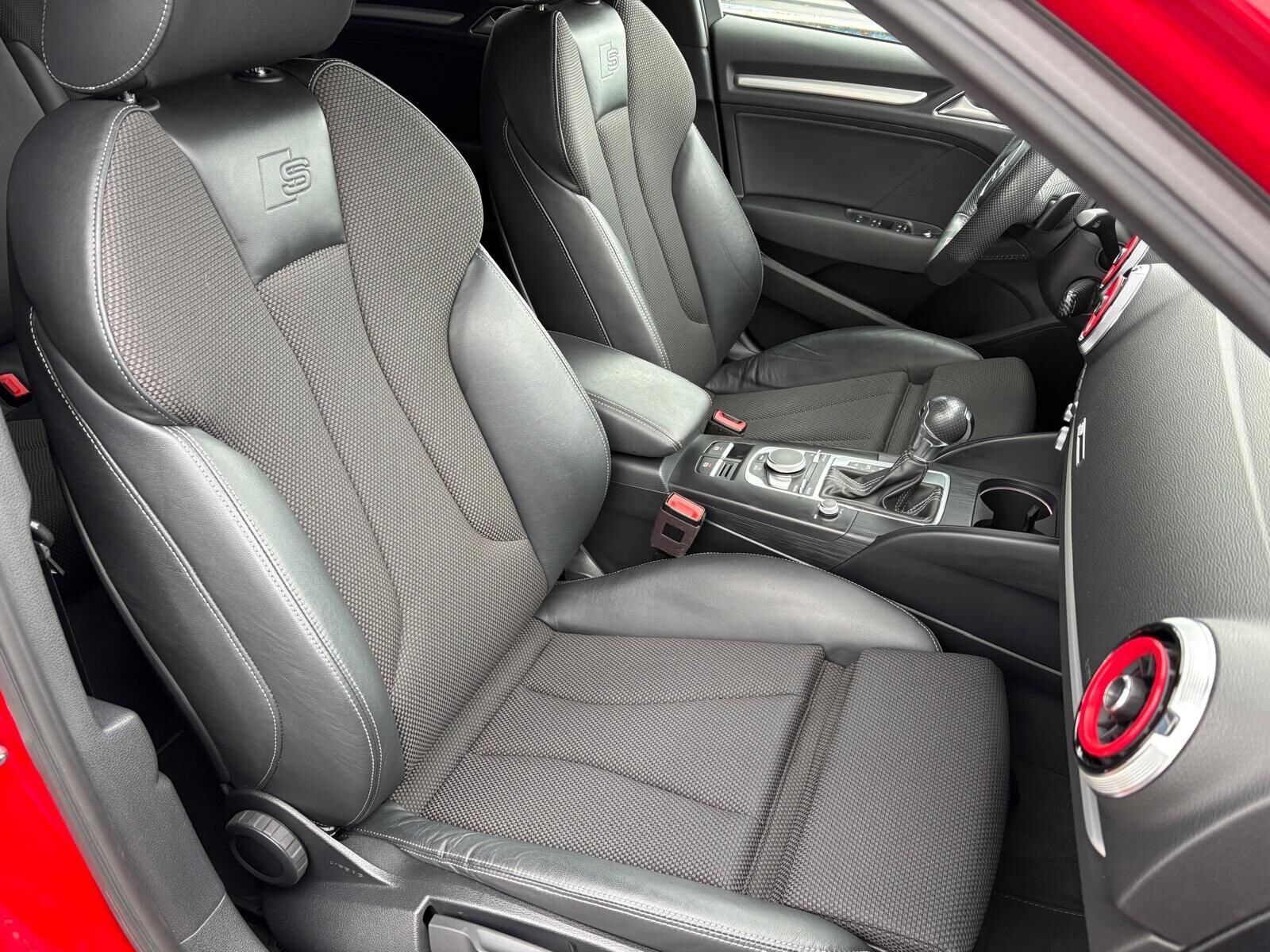 AUDI A3 Sedan 35 TDI Black Line Edition S-Line S-tronic 150