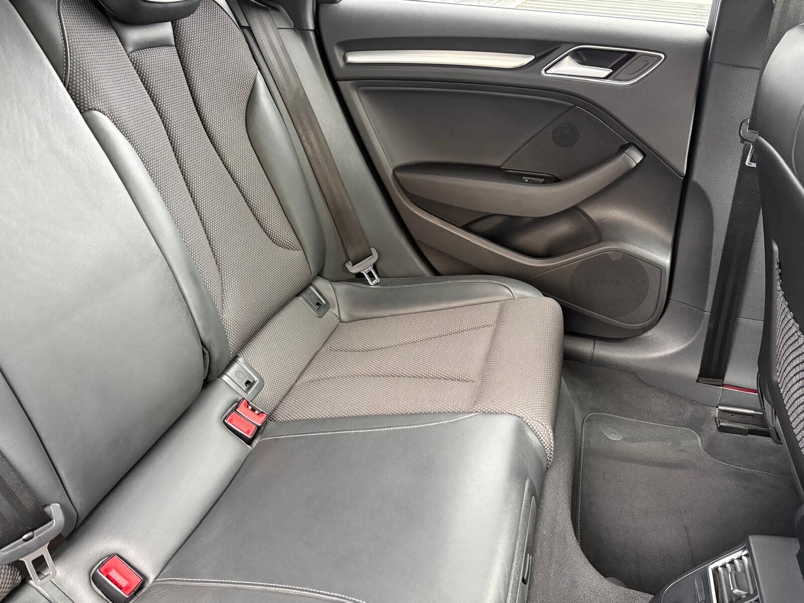 AUDI A3 Sedan 35 TDI Black Line Edition S-Line S-tronic 150