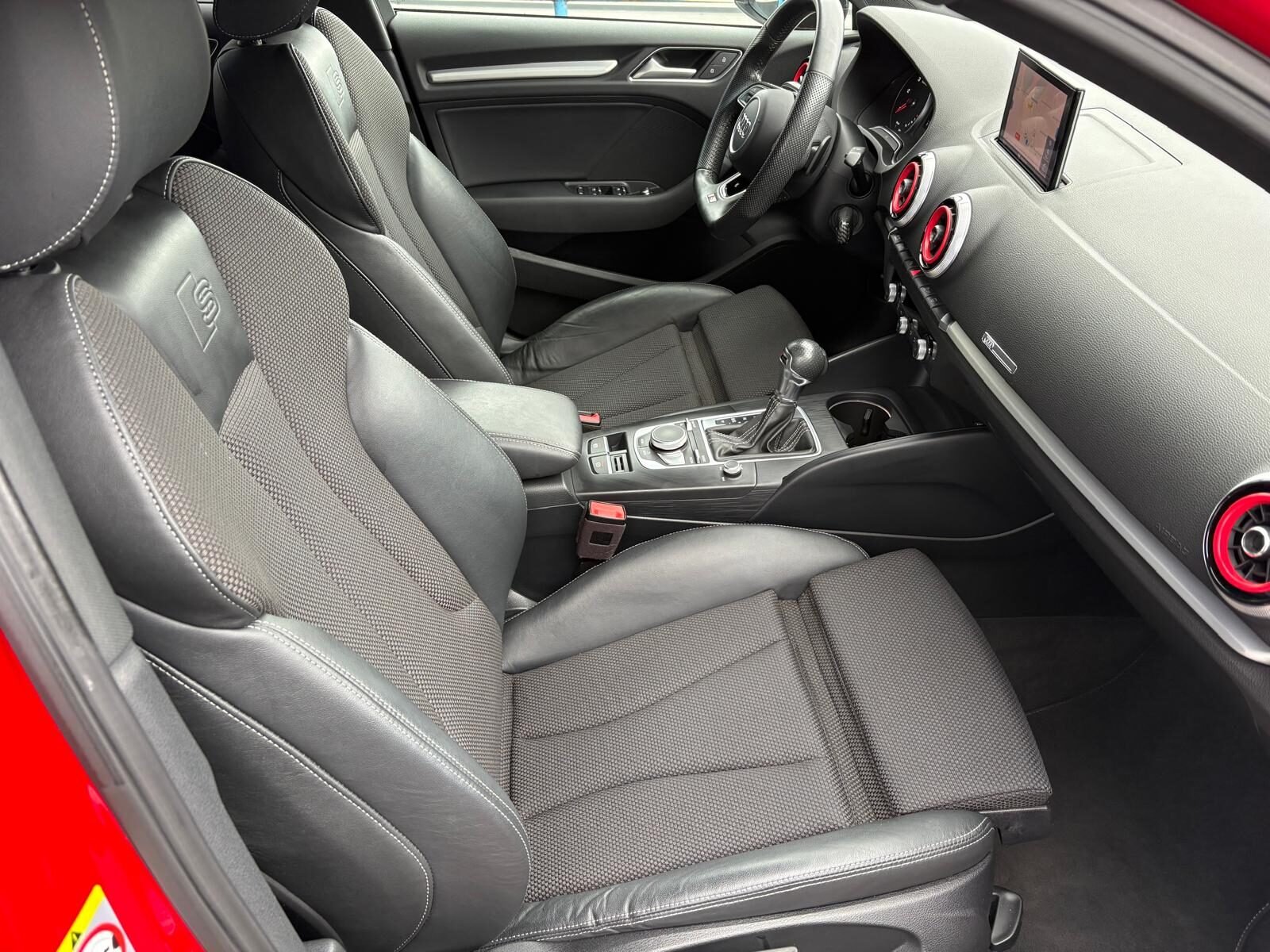 AUDI A3 Sedan 35 TDI Black Line Edition S-Line S-tronic 150