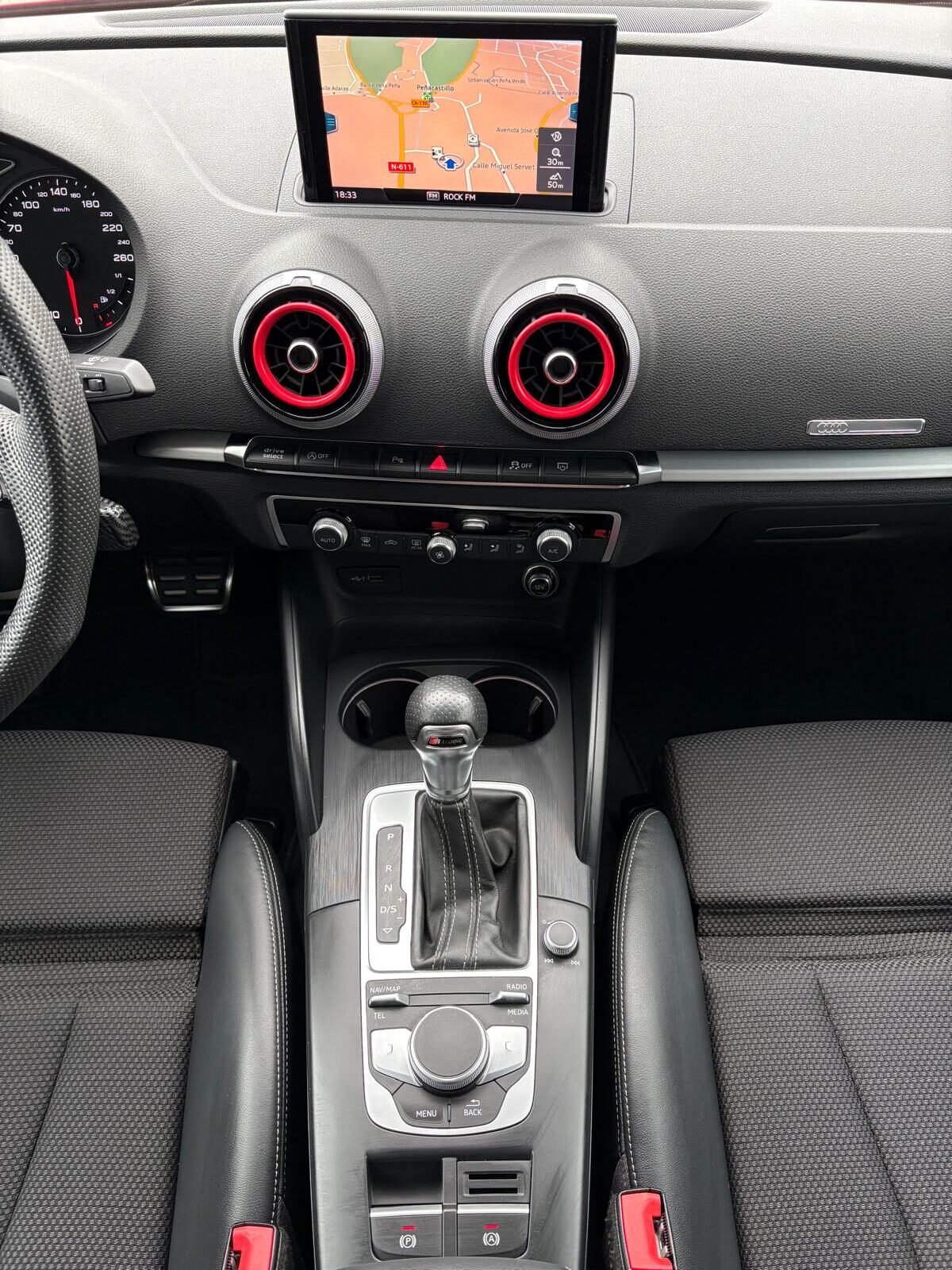 AUDI A3 Sedan 35 TDI Black Line Edition S-Line S-tronic 150