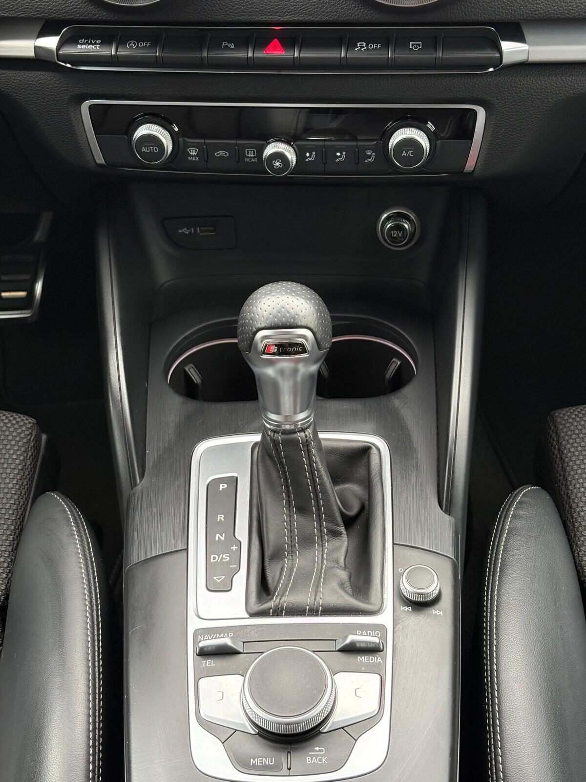 AUDI A3 Sedan 35 TDI Black Line Edition S-Line S-tronic 150