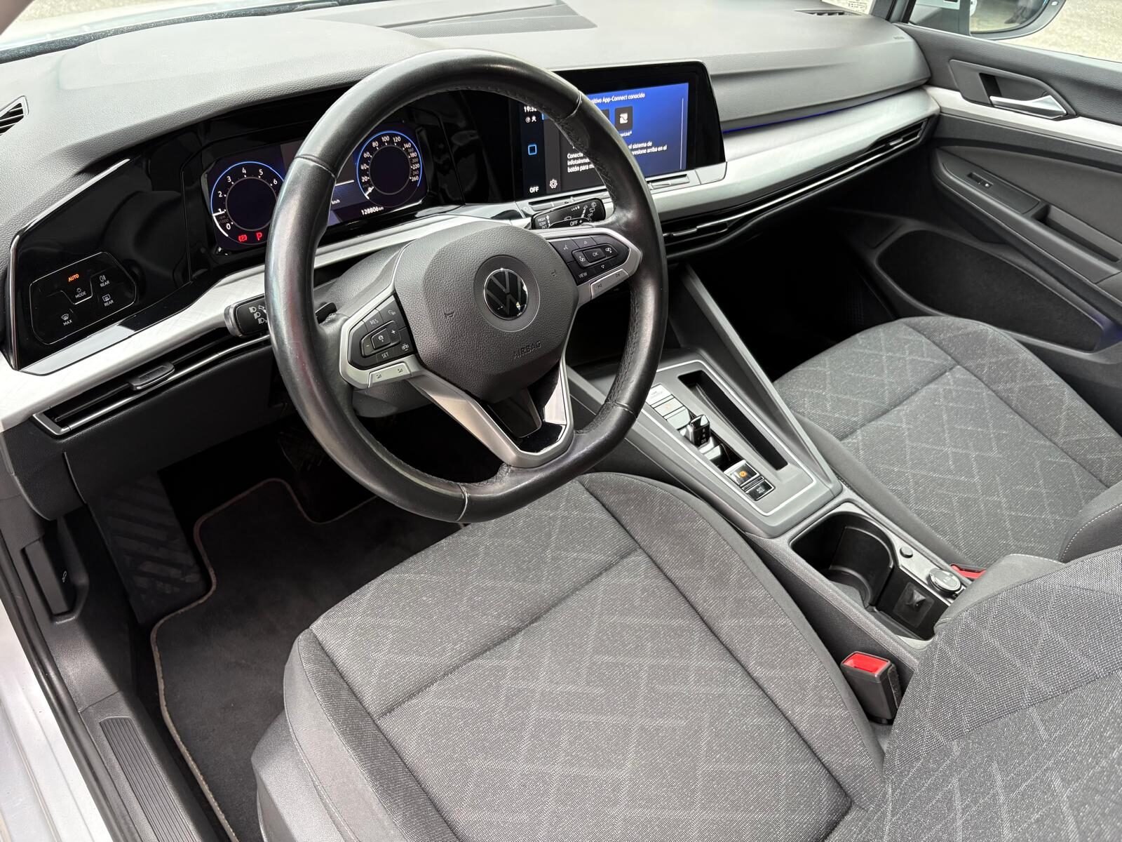 VOLKSWAGEN Golf Variant 1.0 e-TSI Life 110