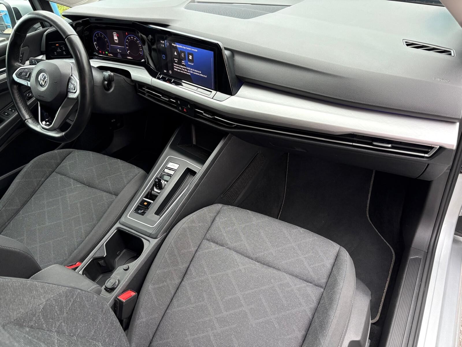 VOLKSWAGEN Golf Variant 1.0 e-TSI Life 110