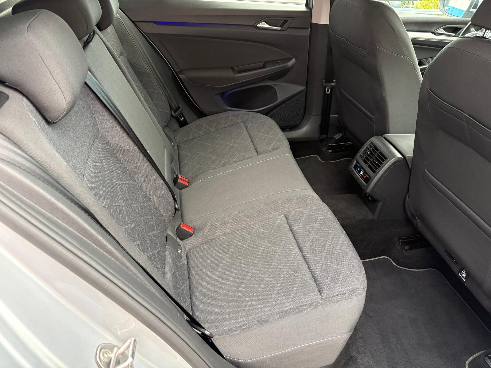 VOLKSWAGEN Golf Variant 1.0 e-TSI Life 110