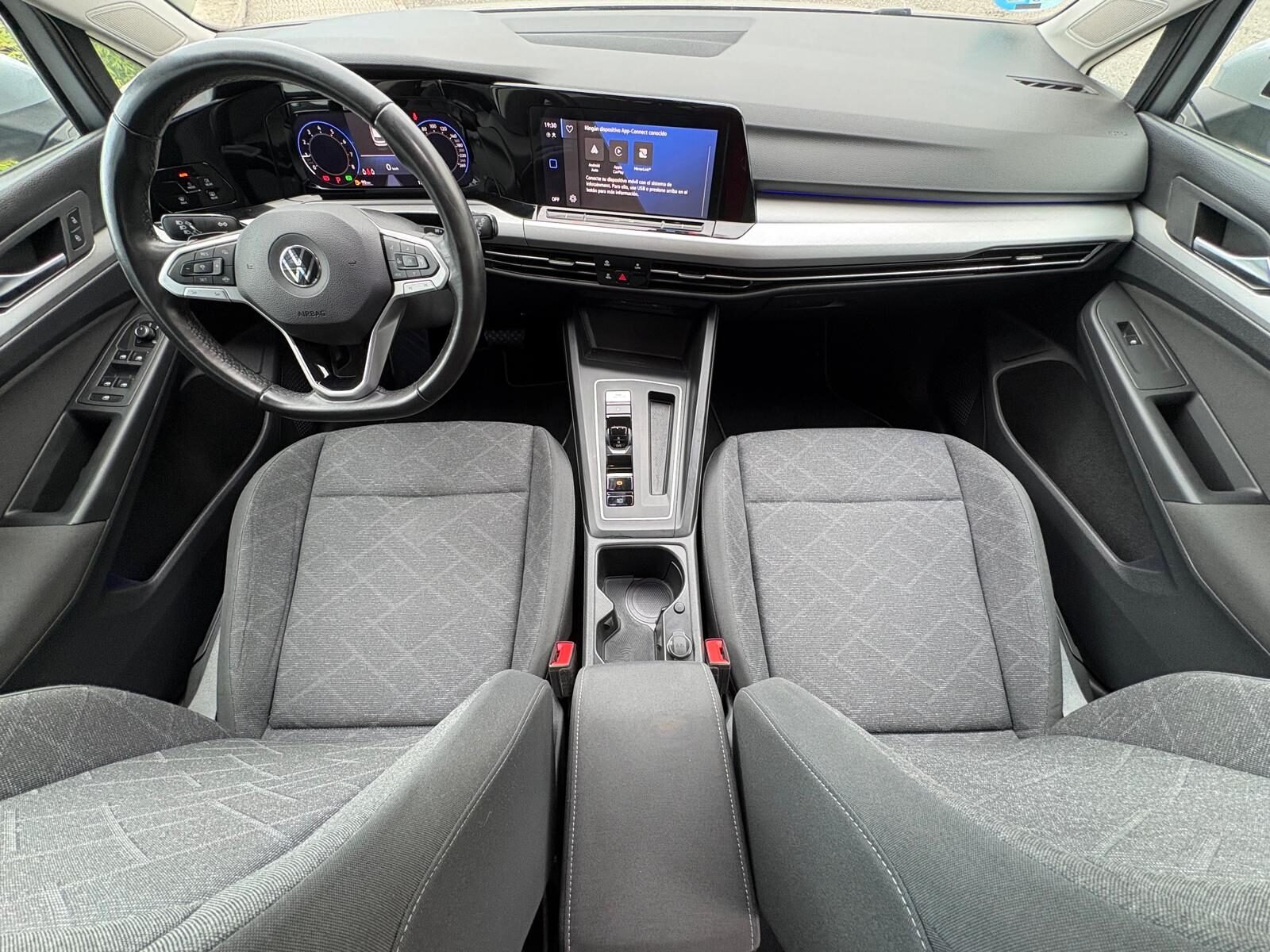 VOLKSWAGEN Golf Variant 1.0 e-TSI Life 110