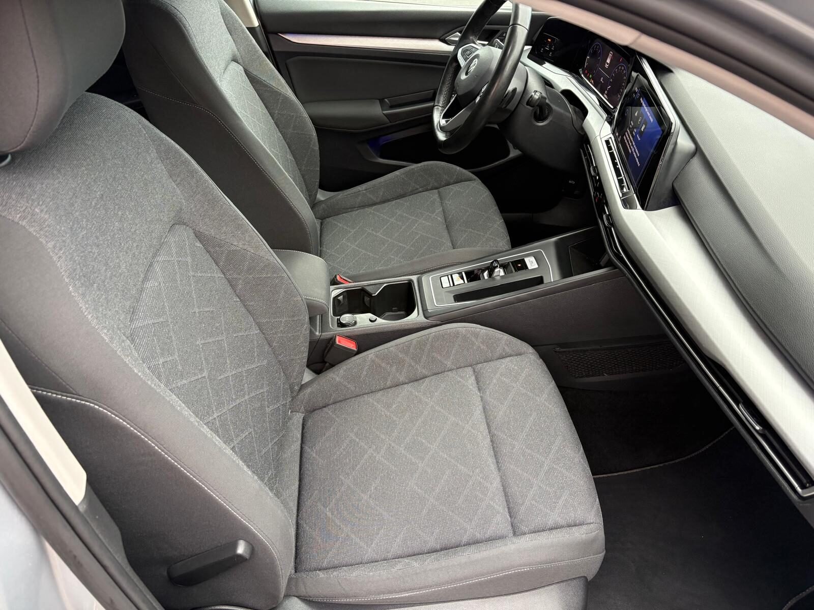 VOLKSWAGEN Golf Variant 1.0 e-TSI Life 110