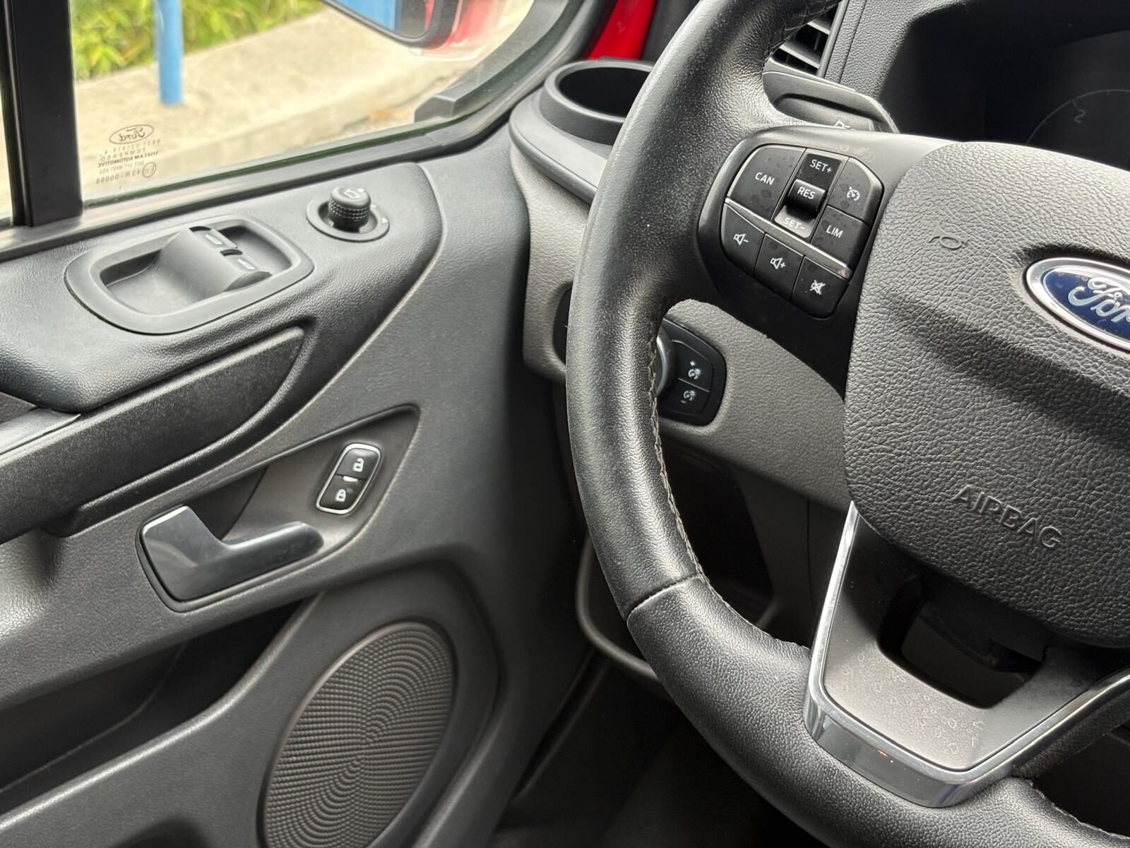 FORD Transit Custom 2.0 TdCI Kombi 1 Ambiente Hybrid 105